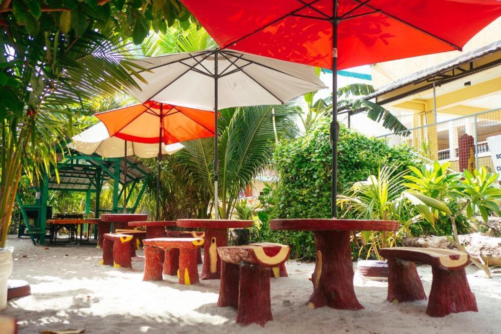 Suzuki Beach Hotel โอลองกาโป ภายนอก รูปภาพ